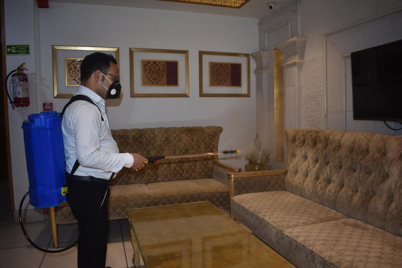 Hotel Swaran Palace Делхи Екстериор снимка