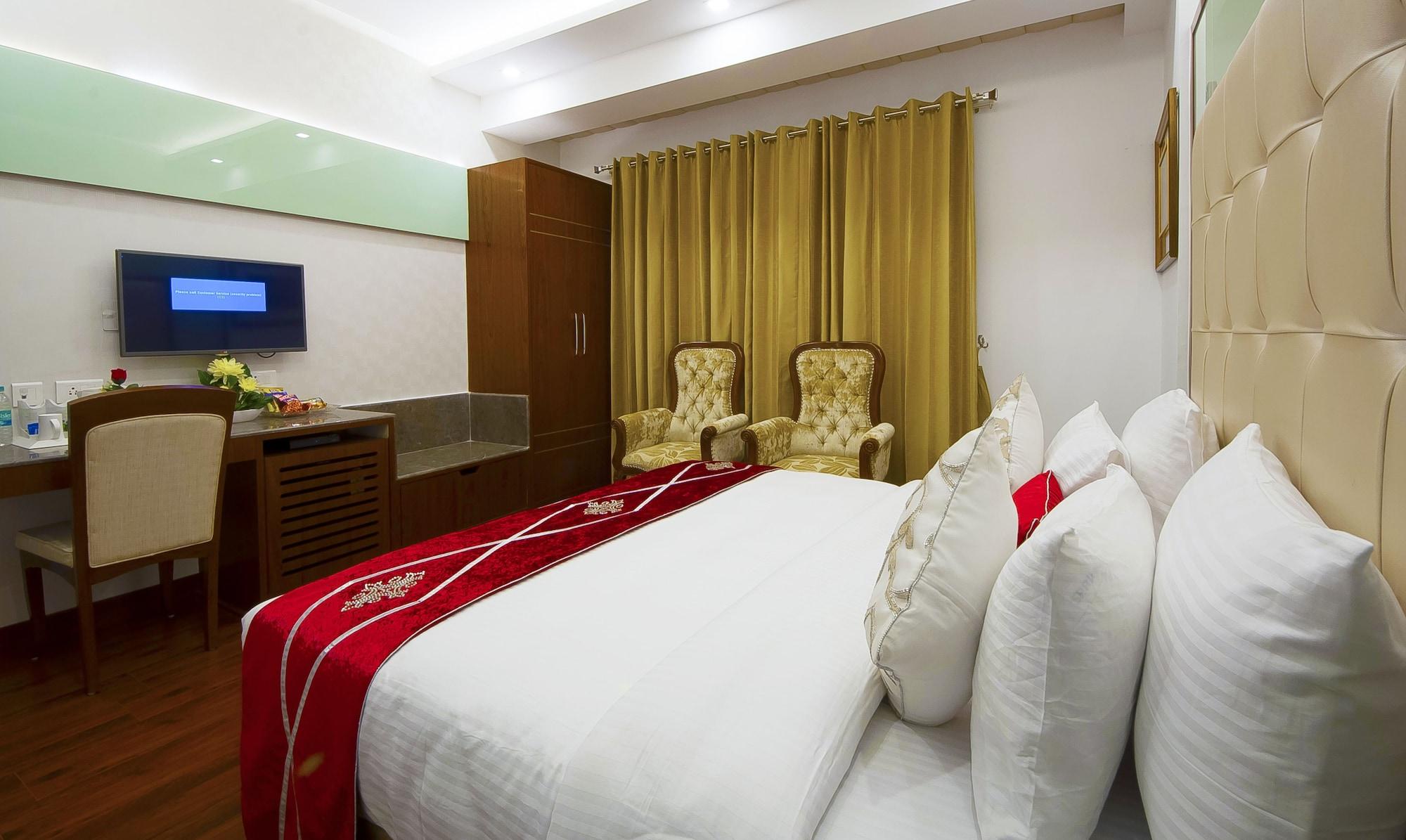 Hotel Swaran Palace Делхи Екстериор снимка