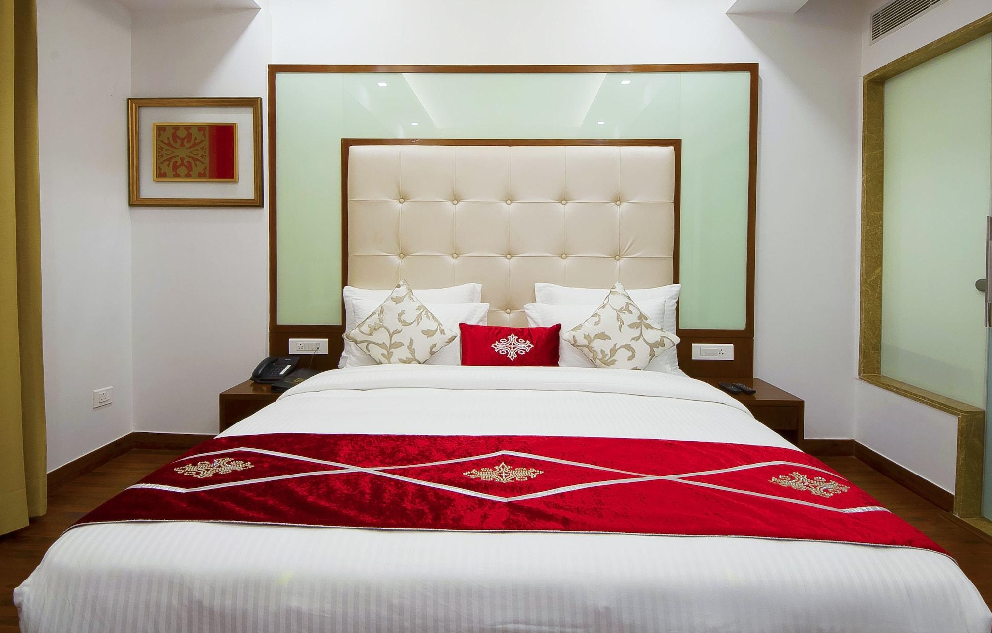 Hotel Swaran Palace Делхи Екстериор снимка