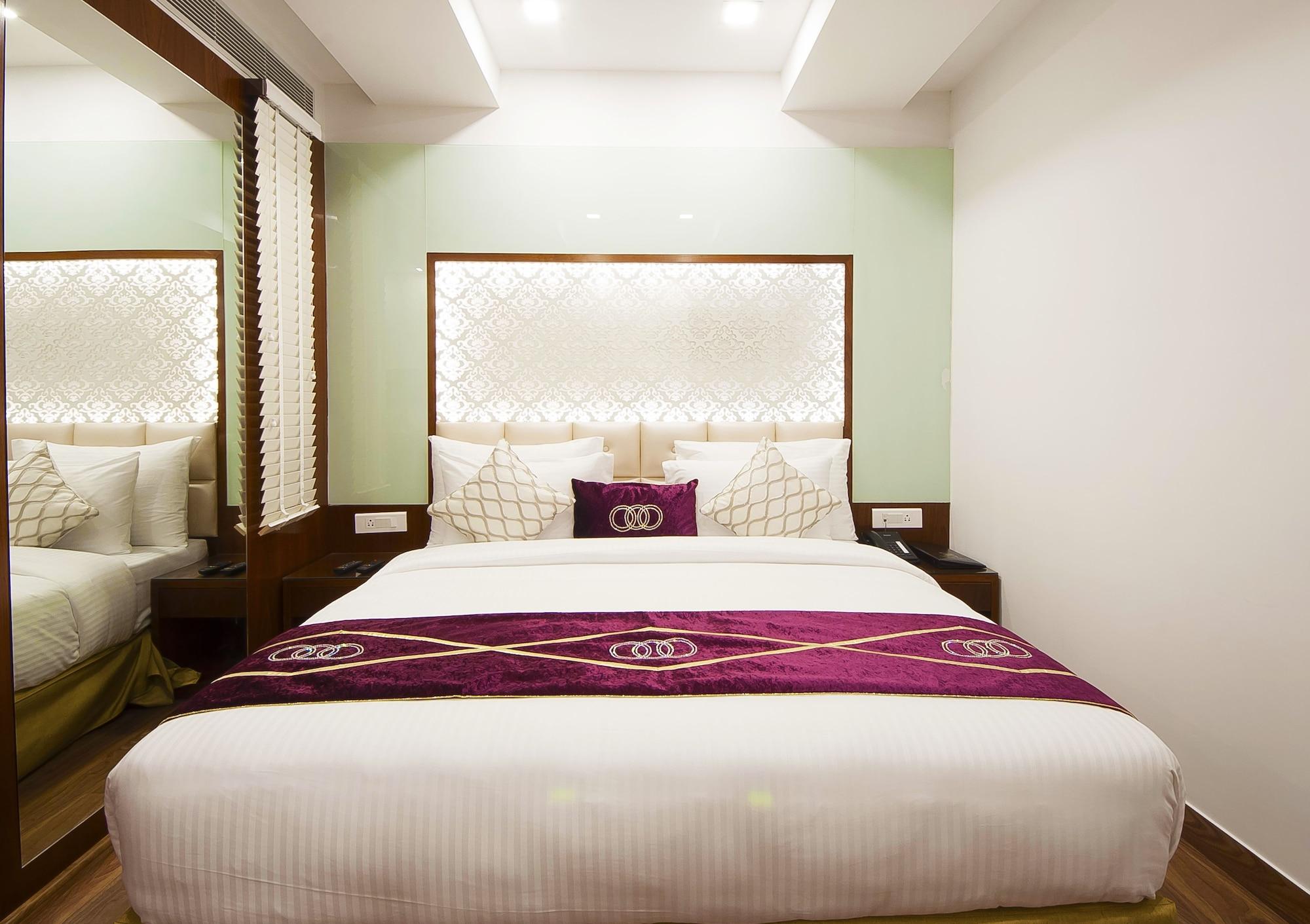 Hotel Swaran Palace Делхи Екстериор снимка