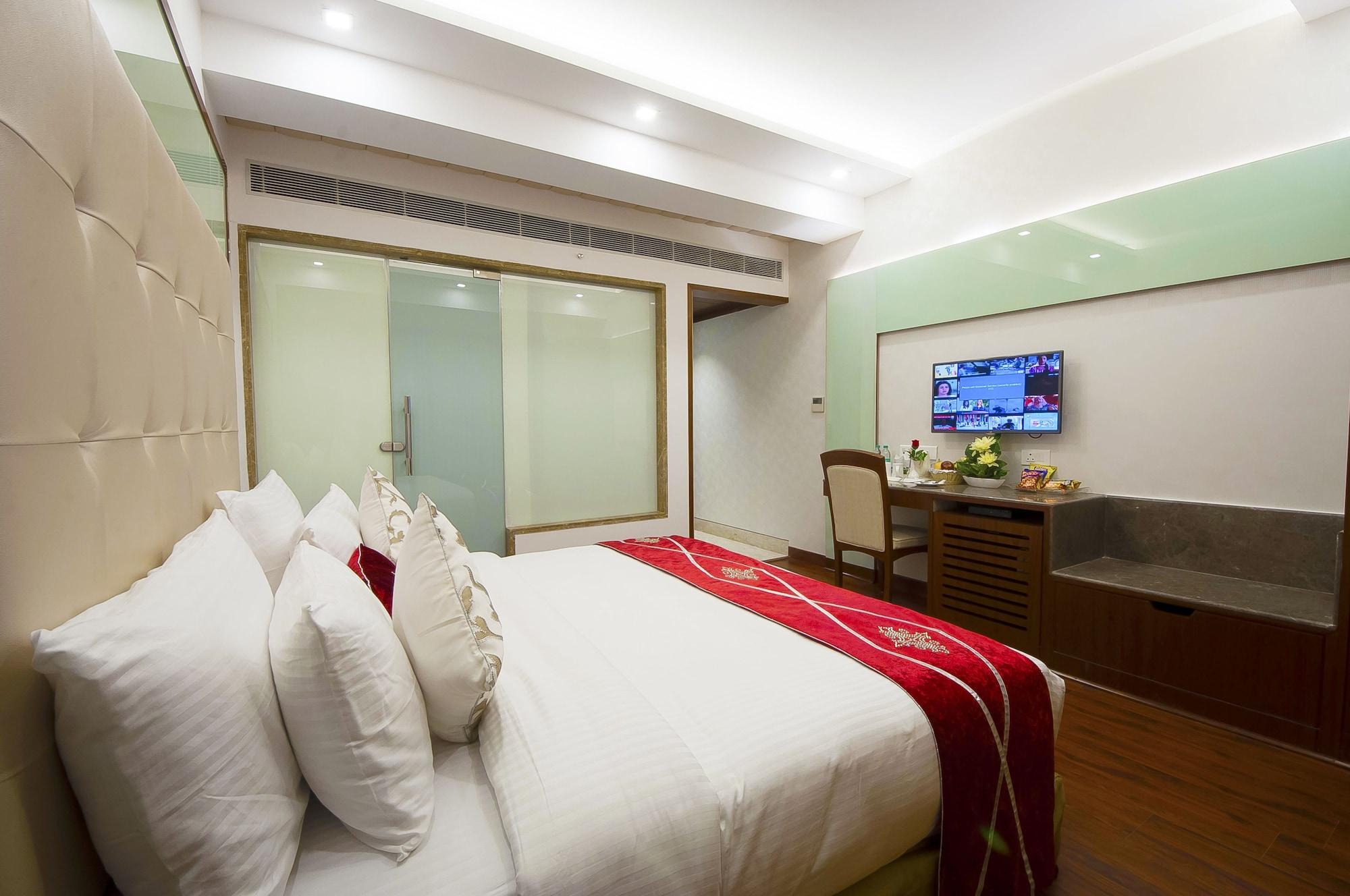 Hotel Swaran Palace Делхи Екстериор снимка