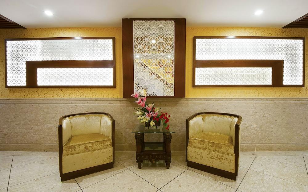 Hotel Swaran Palace Делхи Екстериор снимка