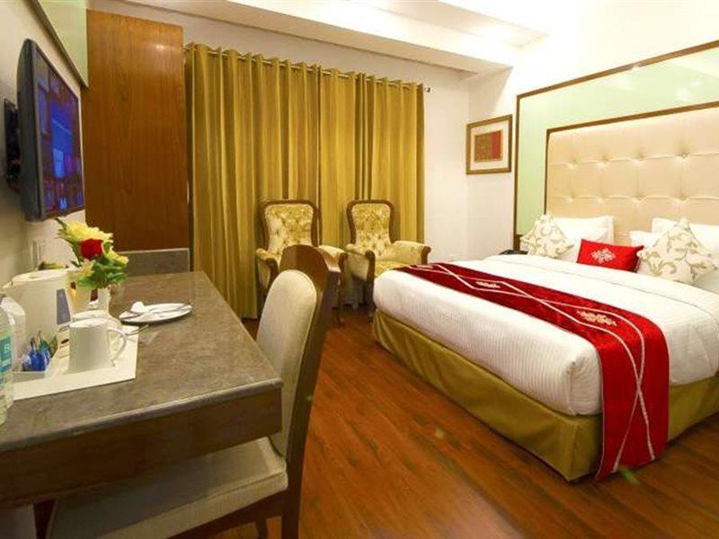 Hotel Swaran Palace Делхи Екстериор снимка