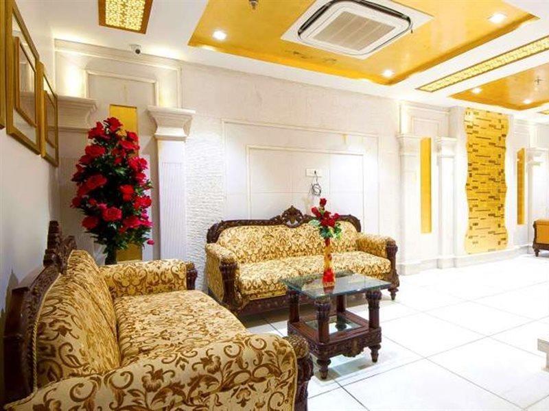 Hotel Swaran Palace Делхи Екстериор снимка