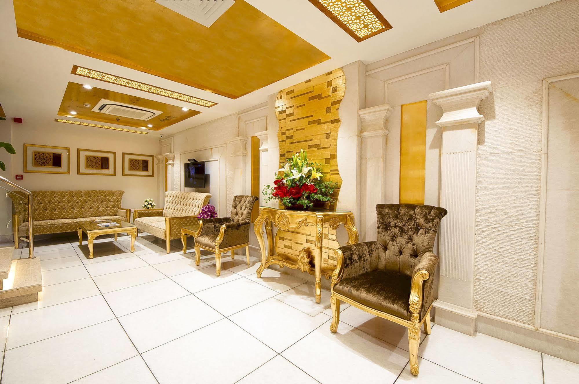 Hotel Swaran Palace Делхи Екстериор снимка