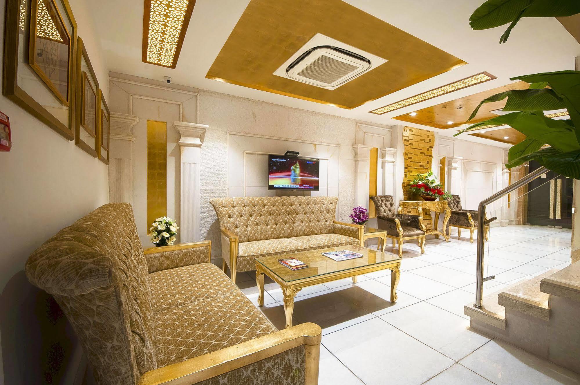 Hotel Swaran Palace Делхи Екстериор снимка