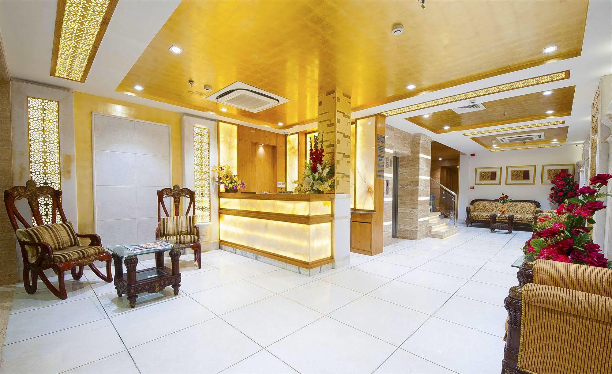 Hotel Swaran Palace Делхи Екстериор снимка