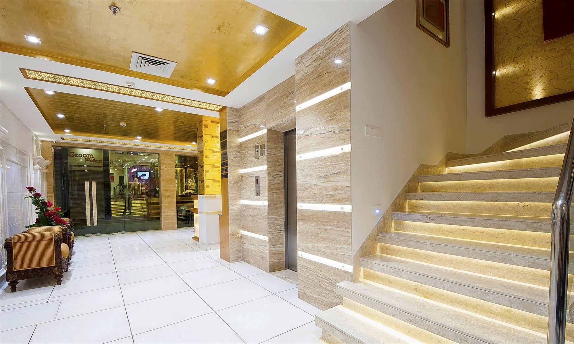 Hotel Swaran Palace Делхи Екстериор снимка