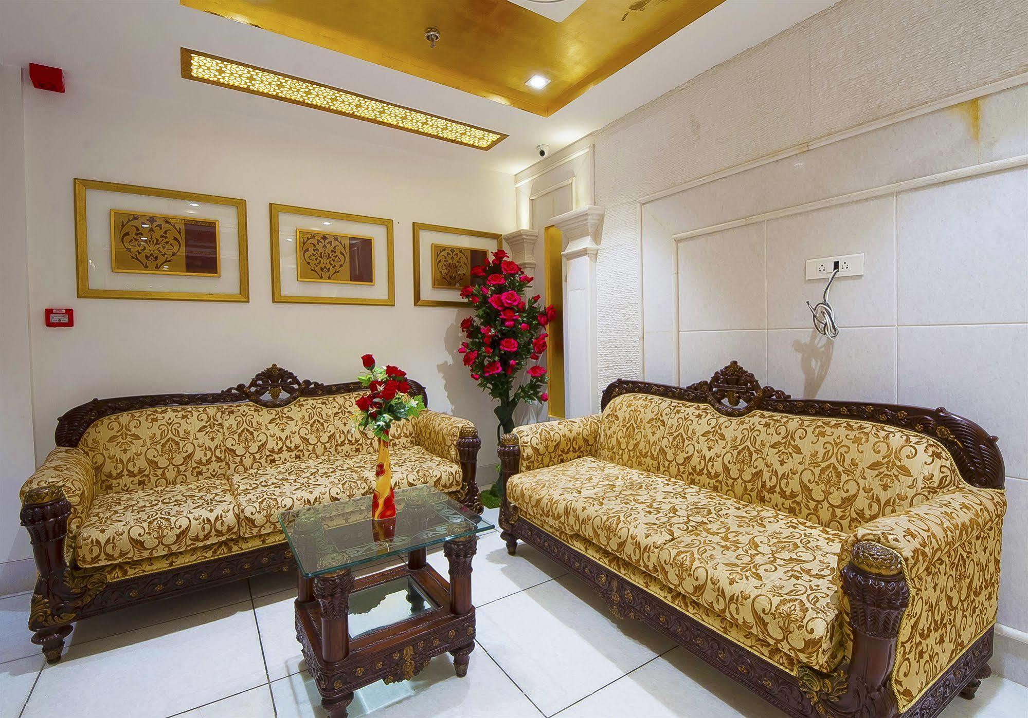 Hotel Swaran Palace Делхи Екстериор снимка
