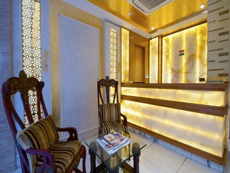 Hotel Swaran Palace Делхи Екстериор снимка
